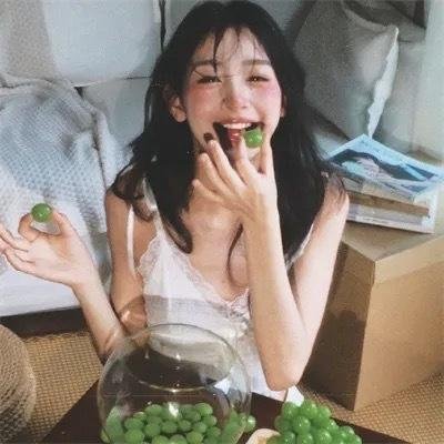 热裤荡女
